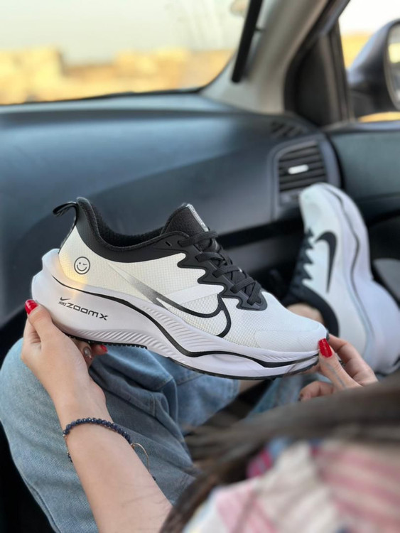 نایک لبخندی